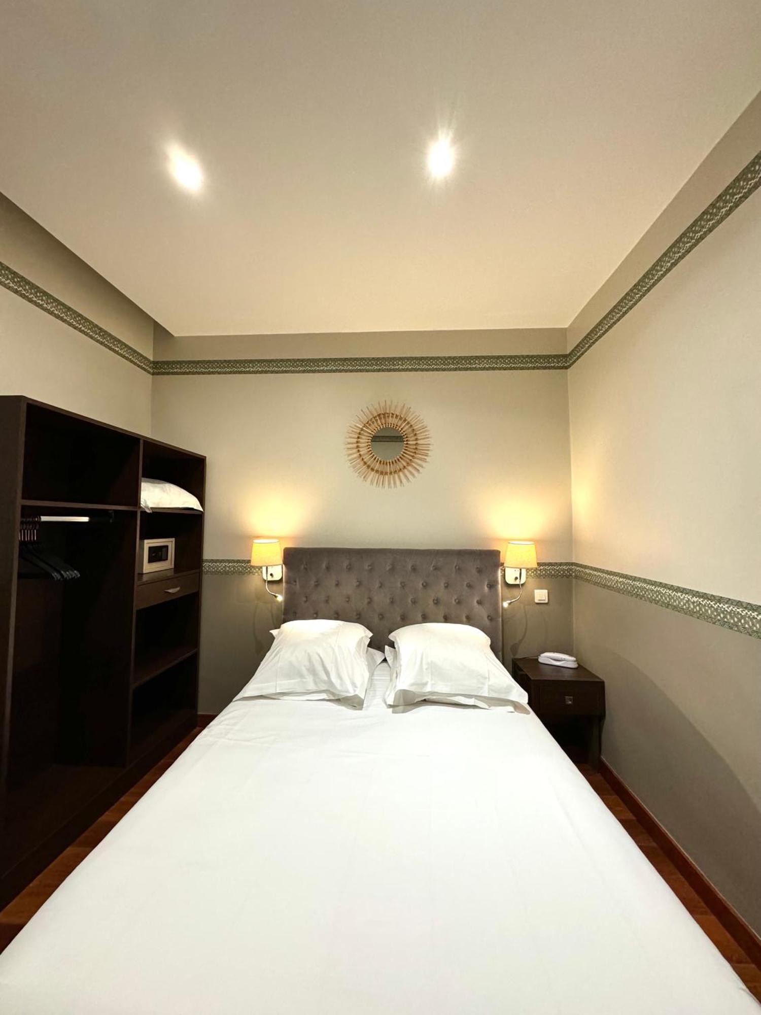 Hotel Restaurant Christophe Colomb Calvi  Room photo